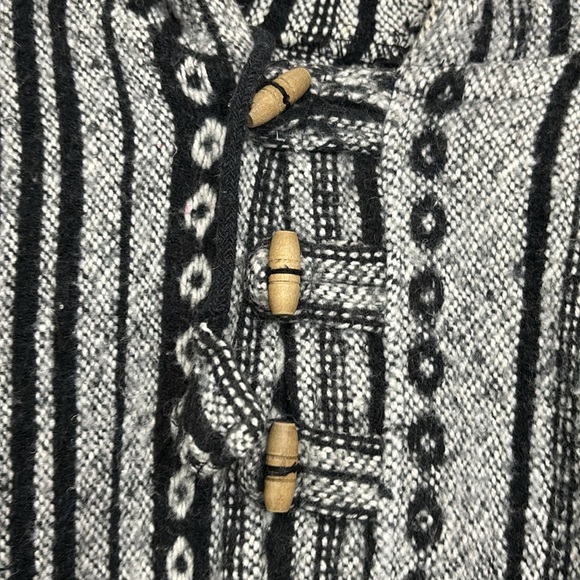 Boho Poncho Made in Nepal - Picture 3 of 10
